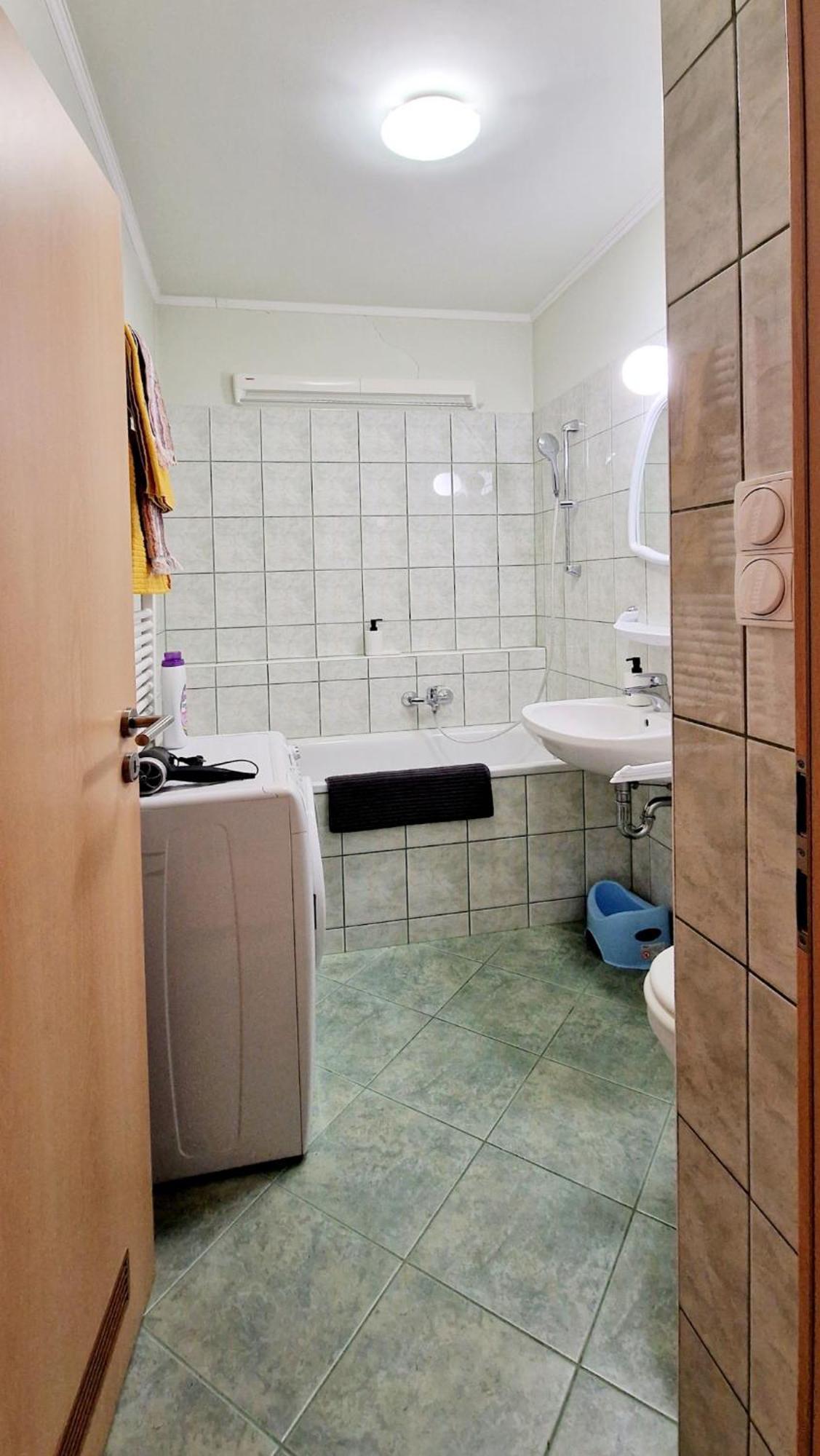 H10 With Free Parking Apartment